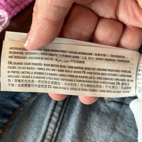 Abercrombie & Fitch Women’s the 4” mom short high rise distressed size 35/20 EUC - Picture 8 of 9